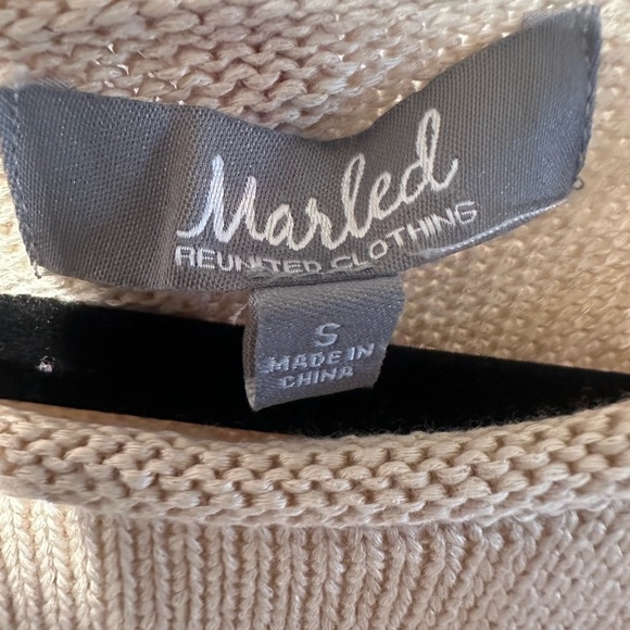 Marled Gray and Red Crew Neck Sweater - Picture 3 of 5